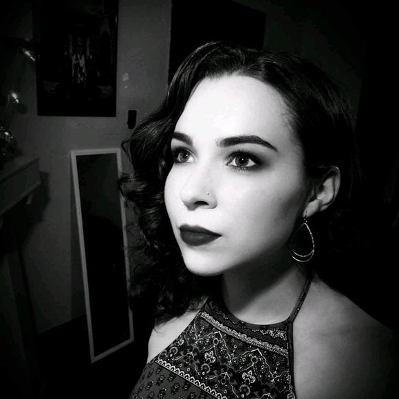 Meet your Posher, Katherine - Picture 1 of 1